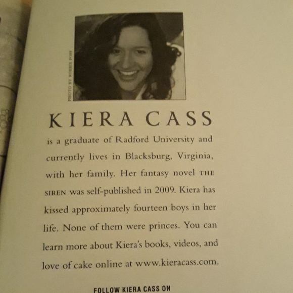 The Selection teen paperback novel by Kiera Cass - Picture 7 of 7